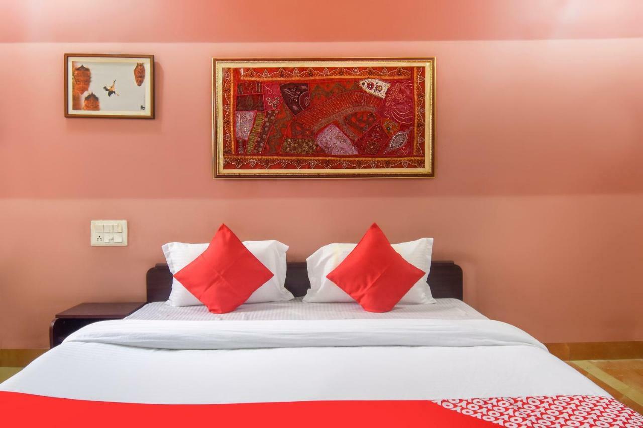 Oyo 47464 Hotel The Country Club Bilaspur  Exterior photo